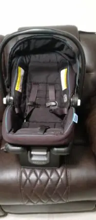 Graco infant car seat with base - snugride 35 lite LX