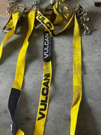 Vulcan car tie down with flat hooks