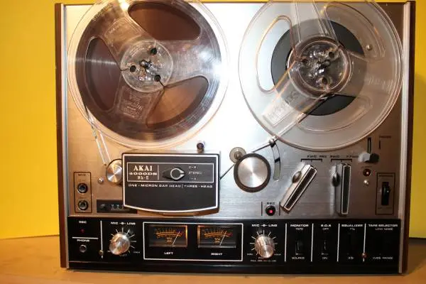 AKAI 4000DS Mark II 3-Head Reel-to-Reel Tape Recorder