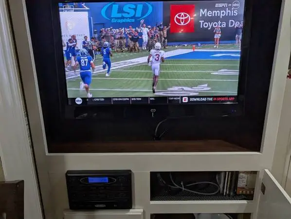32 Continu-us Color TV