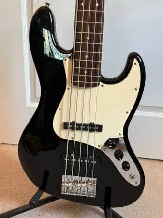 $100 PRICE DROP! Squier 5-String J-Bass