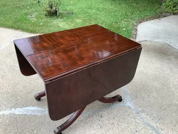 Drop leaf table