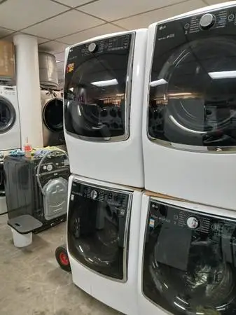 Lg white steam jumbo 5.3 cu ft front load washer and gas dryer