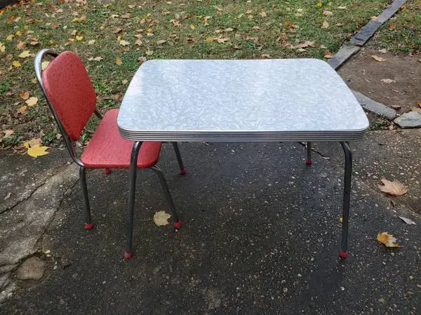Cool Retro 1950s-1960s Small Chrome & Formica Table w Chair