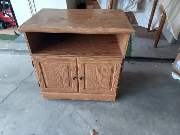 TV   STAND  WITH STORAGE ON WHEELS-----
