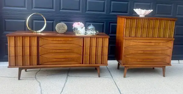 Beautiful set of 2 mid century walnut United Furniture dressers