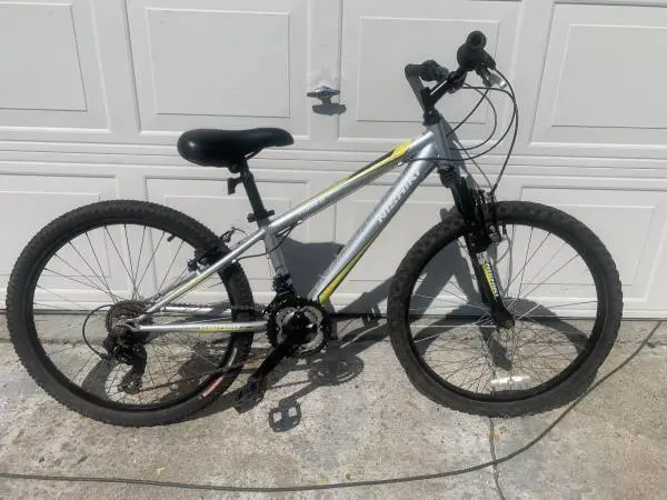 Nishiki Pueblo Hardtail Mountain Bike 21 speeds 24 tires