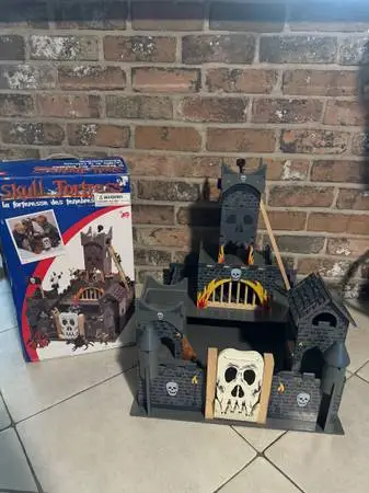 Skull Fortress Le Toys Van TV230 Traditional Wooden Toy *PLEASE READ*