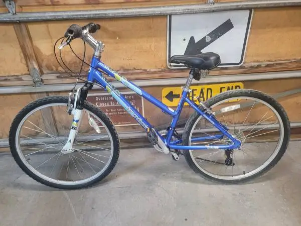 Diamondback Lustre 1  21 Speed Front Suspension Mountain Bike