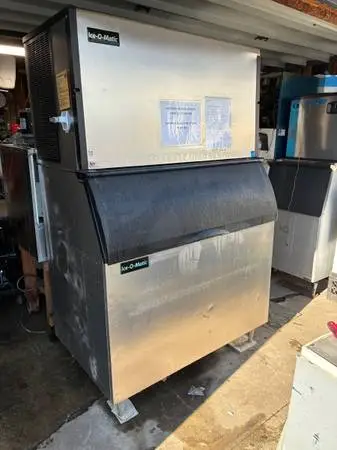 1400 pound Ice Machine  restaurant Equipment
