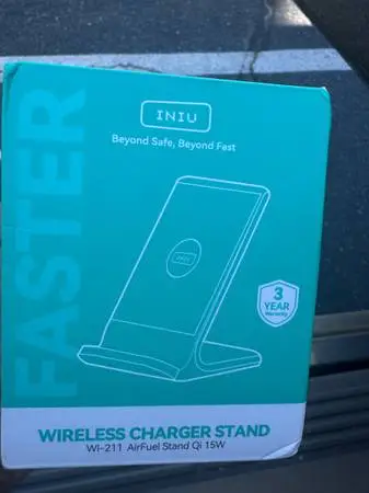 INIU Wireless Charging Stand(15W). BRAND NEW!