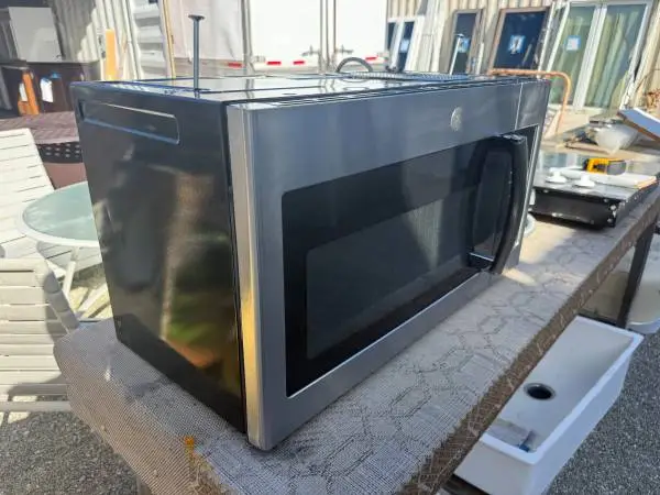 30W SS GE Microwave Oven 1.6 Cu Ft Model # JVM3160RF5SS Used