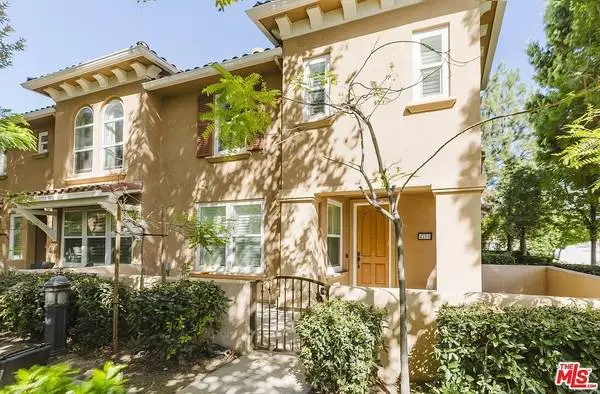 Spacious Corner Unit; Modern Elegance; Urban Charm in Vibrant Pasadena