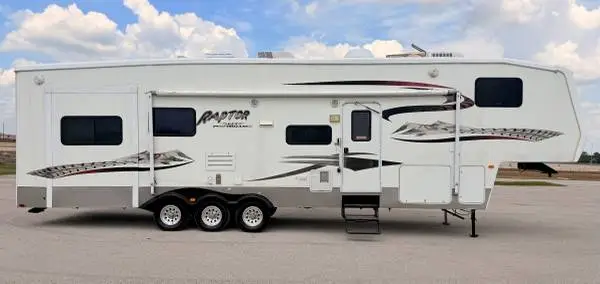 2010 raptor key Performance by Keystone toy hauler 38 foot with 3 slid