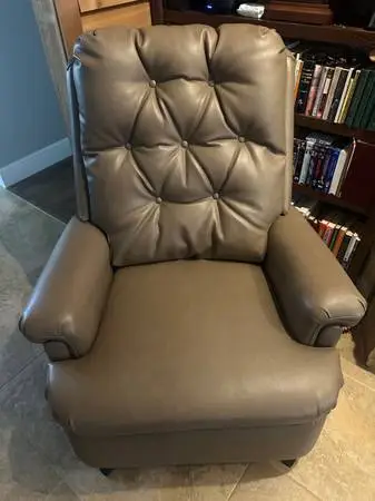 Reclining/Lift chair (Brand New)