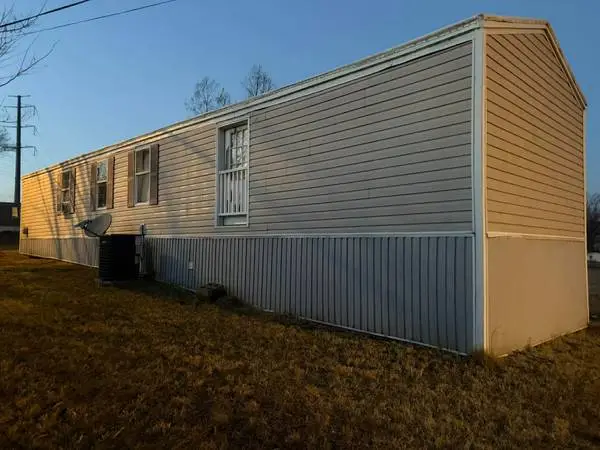 LOOKING TO BUY MOBILE HOMES