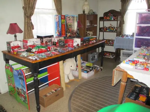 WANT BUY OUT PERSON FOR HUGE AMOUNT OF ITEMS