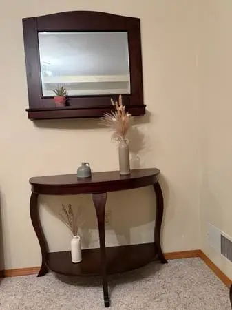 Table & mirror