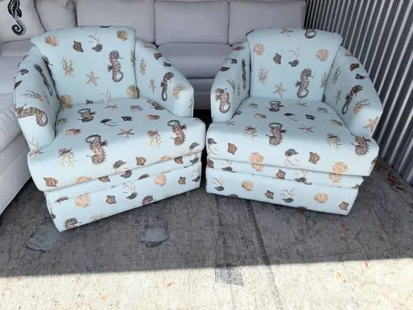 2 Stunning Upscale Robb & Stucky Coastal Swivel Club Chairs