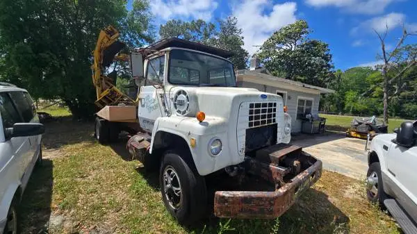 1978 FORD HEAVY DUTY SPADE/TREE TRUCK