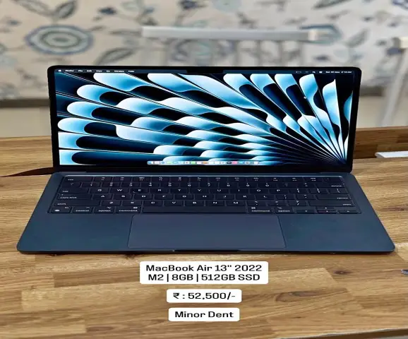MacBook Air 13” , M2 chip 2022 , 8gb ram / 512ssd ( Minor Dent on body )