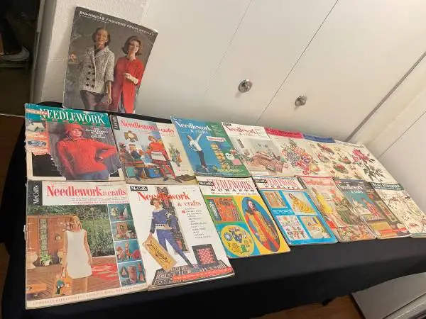 VINTAGE McCALLS NEEDLEWORK & CRAFTS, BIG NEEDLE FASHIONS FROM BERNAT