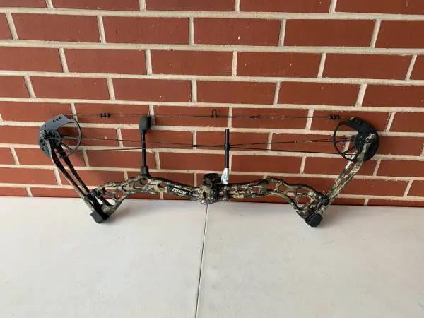 Bear Pledge Bow - Needs to be Restrung