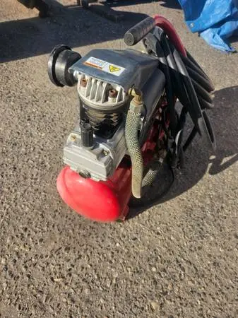 Air compressor CRAFTSMAN 3 gallon, 125 psi