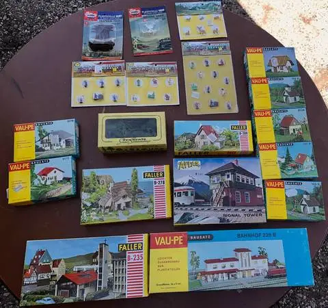 Vintage HO Train Buildings People Animals NEW IN BOX Made in Germany