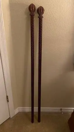 Wood curtain rod with hangers