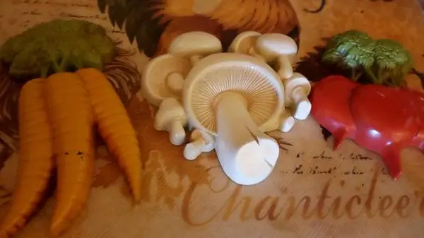 Vintage HOMCO vegetable three pc. decorations