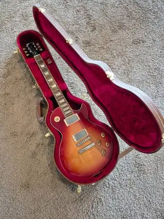 Gibson Les Paul and amp