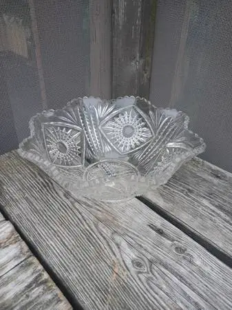 Cut crystal decorative bowl