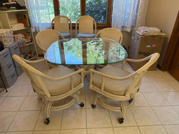 Fine Furnishings Auction: Hickory Chair, Antiques & Vintage Décor