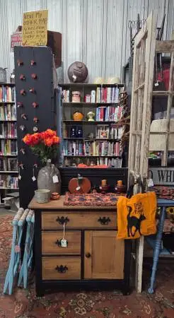 🍁HFM INDOOR FLEA MARKET Booth 48🍁