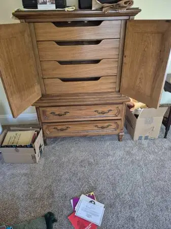 vintage Thomasville chest features solid oak construction