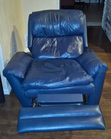 New lower price - Lazy Boy Recliner - Premium Leather
