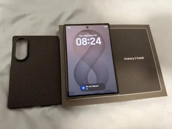 Samsung Galaxy Z fold 8 unlocked 256 GB
