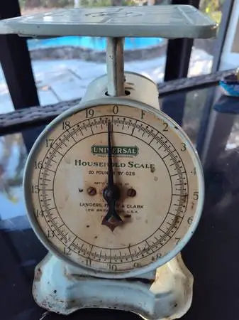ANTIQUE UNIVERSAL HOUSEHOLD SCALE 20#