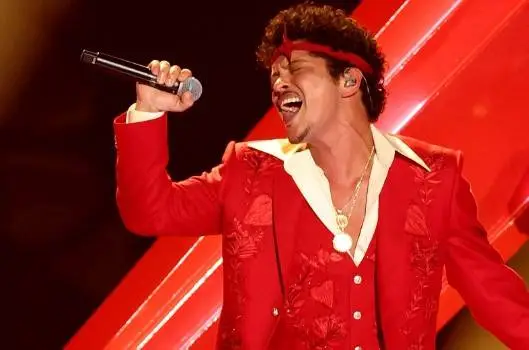 ⒍🎤 BRUNO MARS with RAYE + DJ PEE.WEE — SEPTEMBER 26