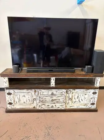 55 tv, soundbar, tv hutch