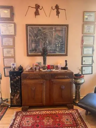 Fully Furnished Beautiful Westside Medical Building Office to Share
