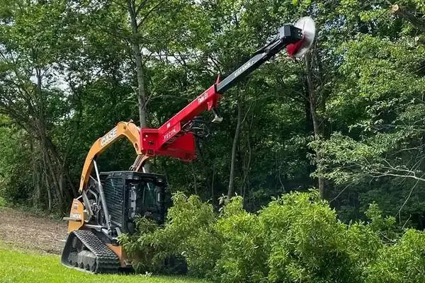 SKID STEER - FECON TREE SAWS LONG REACH DIALECTRIC - WWW.IDIGTX.COM