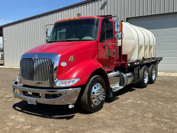 2016 International potable water truck or Flatbed