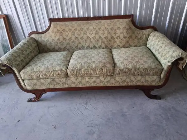 Duncan Phyfe Couch / claw feet