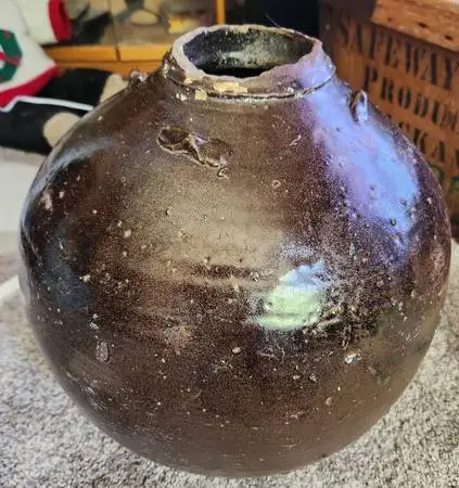 Rare Chinese Wine Pot or Martaban Jar 17th century