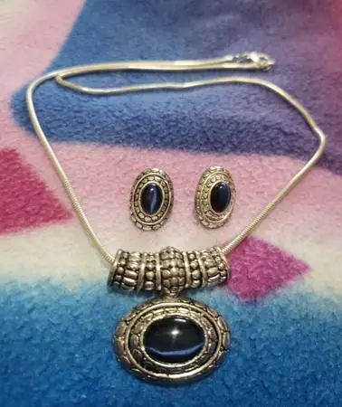 Sapphire Blue Color Cats Eye Necklace And Earring Set