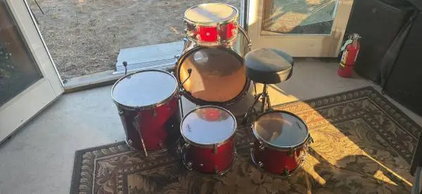 Drum kit with new heads, 150