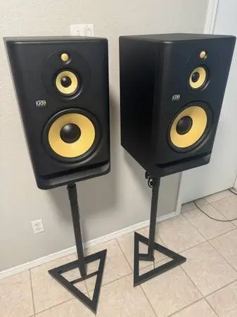 2 x Rokit 10” Studio Monitors with Stands