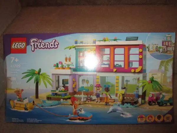 New Sealed Box Lego Friends 41709 Vacation Beach House 686 Pcs